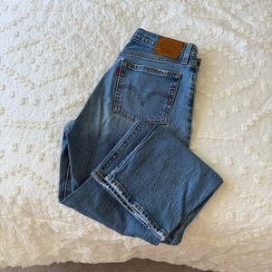 Wedgie straight leg Levi’s Jeans - size 28